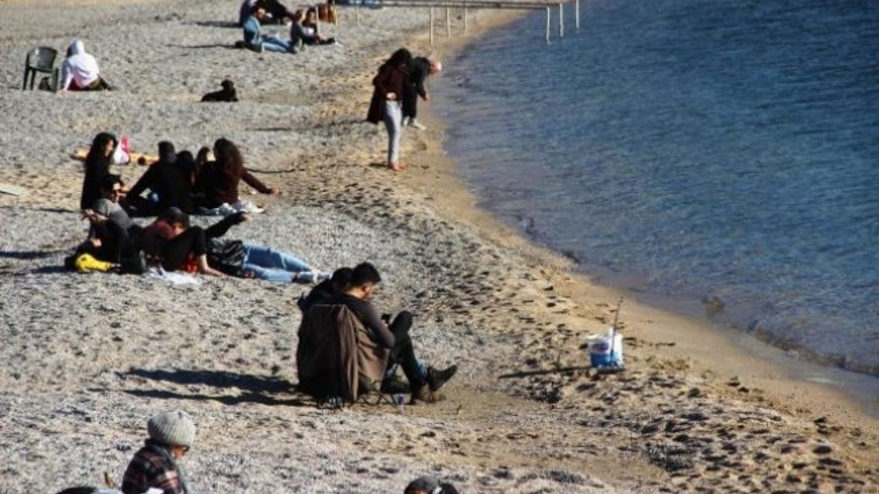 BODRUM'DA GÜNEŞİ GÖREN SAHİLE KOŞTU