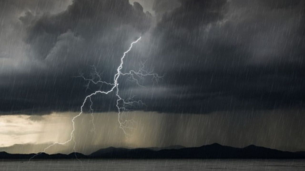 METEOROLOJİ, KIYILARDA YILDIRIM, FETHİYE VE SEYDİKEMER'DE ÇOK KUVVETLİ YAĞIŞA KARŞI UYARDI