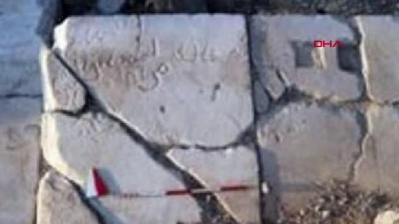 Datça'da Emeviler Dönemi'ne Ait Mermer ve Kireç Taşından Dört Kitabe Bulundu