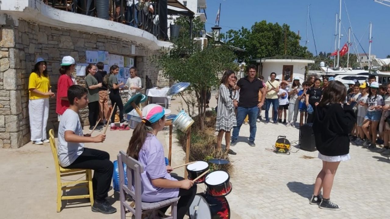 Datçalı Öğrenciler Çevre Temizliğine Dikkat Çekti