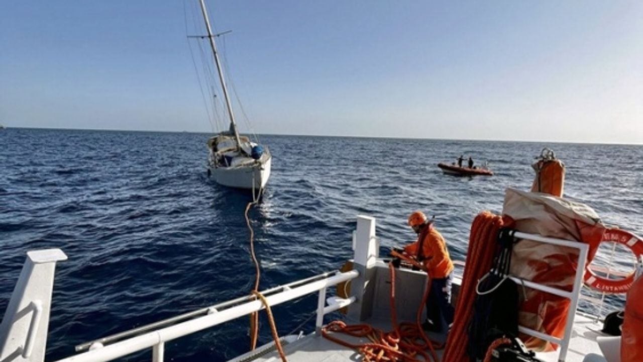 Fethiye'de Arızalanan Tekne, Kıyı Emniyeti Tarafından Kurtarıldı