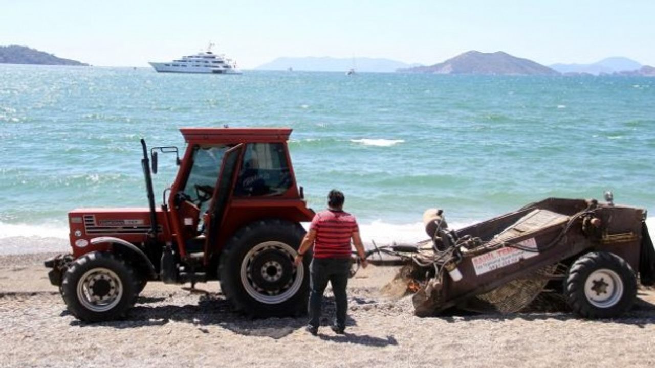 Fethiye'de Caretta Carettaların Yumurta Bıraktığı Kumsal Temizlendi