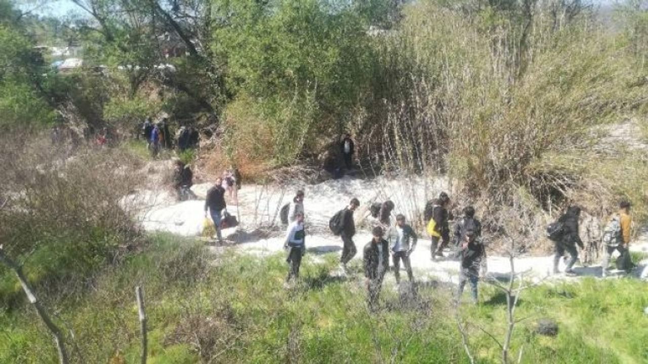 Jandarma Ekipleri Milas'ta 97 Düzensiz Göçmen Yakaladı