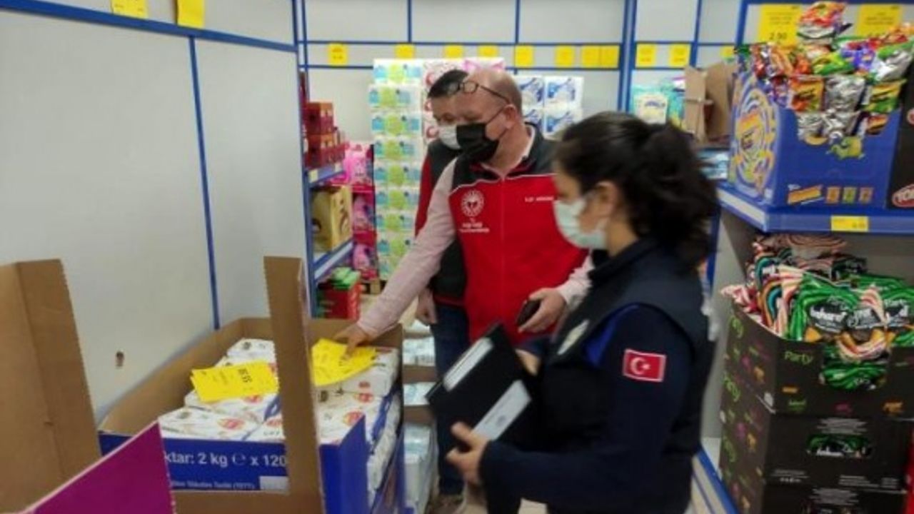 Köyceğiz'deki Zincir Marketlerde Denetimler Devam Ediyor