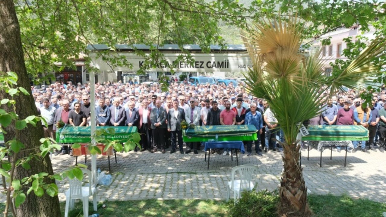 Menteşe'de Foseptik Çukurunda Hayatını Kaybeden İkisi Kardeş, 4 Kişi Toprağa Verildi