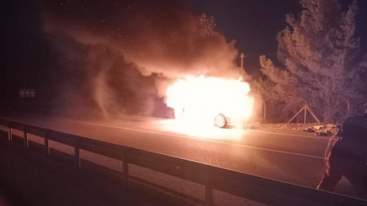 Menteşe'de Seyir Halindeki Otomobil Alev Topuna Döndü