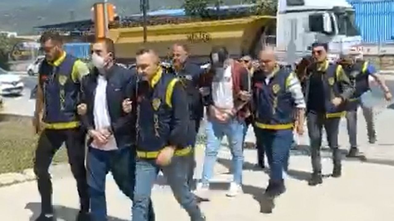 Milas'ta Kendilerini Polis ve Savcıyım Diye Tanıtan Telefon Dolandırıcıları Yakalandı