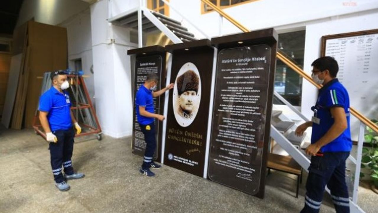 Muğla Büyükşehir'den Mahallelere ve Okullara "Atatürk Büstü" ve "Şeref Köşesi"