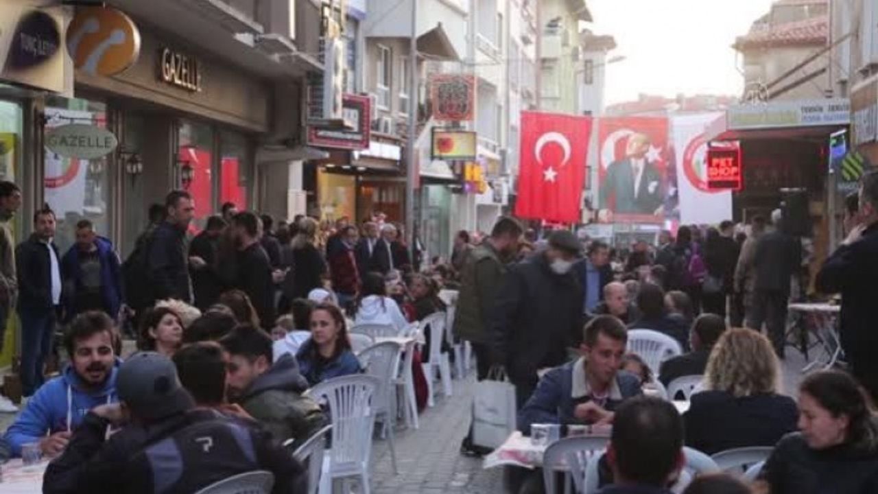 Muğla'da, Süleyman Soylu'nun Görüntülü Katıldığı İftar Yemeğinde 4 Bin 500 Kişi Buluştu