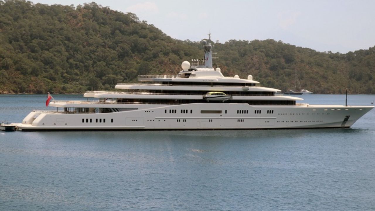 Rus Milyarder Abramovich'in ‘Eclipse’ İsimli Yatı Göcek Açıklarına Demir Attı