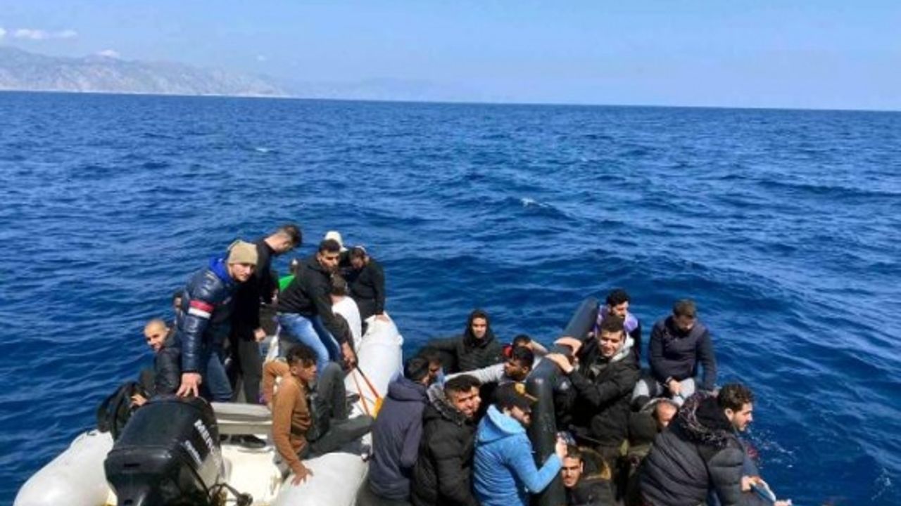 Yunanistan Can Sallarına Bindirip Geri Gönderiyor! Marmaris'te 71 Düzensiz Göçmen Kurtarıldı