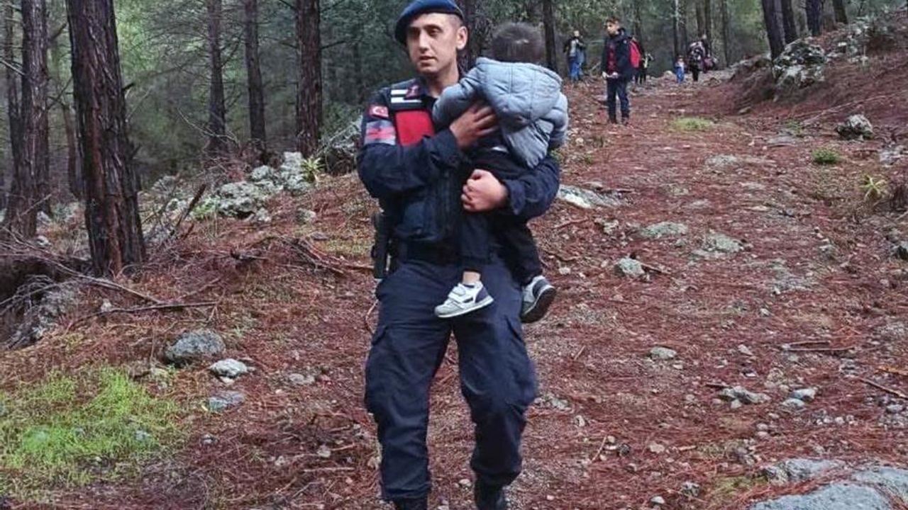 Marmaris'te Jandarma Göçmen Kaçakçılığı Yapan Suç Örgütünü Çökertti