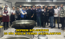 MARMARİSLİ AŞÇILAR DEPREM BÖLGESİNDE YEMEK YAPIYOR