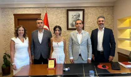 LGS’de büyük başarı kazanan Ortaca Final okulları öğrencisi Turan’a Kaymakam Aktaş’tan ödül