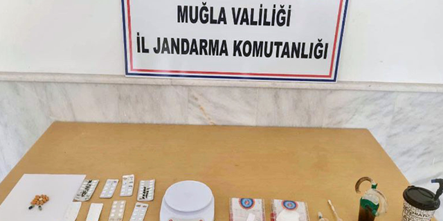 JANDARMA EKİPLERİNDEN DATÇA'DA UYUŞTURUCU OPERASYONU