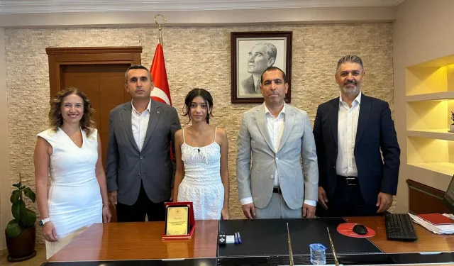 LGS’de büyük başarı kazanan Ortaca Final okulları öğrencisi Turan’a Kaymakam Aktaş’tan ödül
