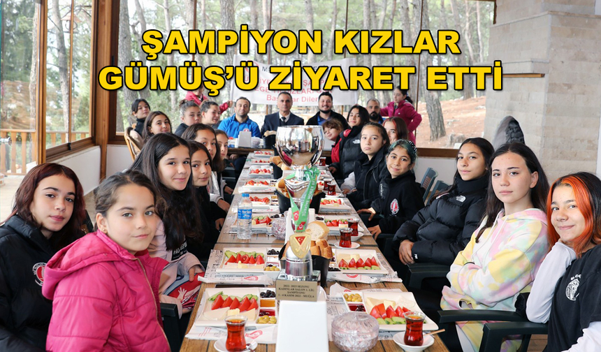 Hokey Ligi Türkiye Şampiyonu Kadın Hokey Takımı, Başkan Gümüş'ü Ziyaret Etti