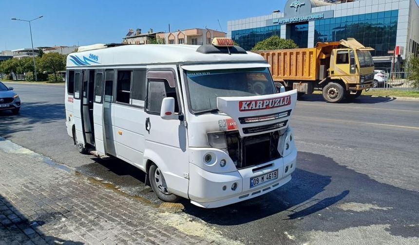 Seyir halindeki yolcu minibüsü alev aldı!