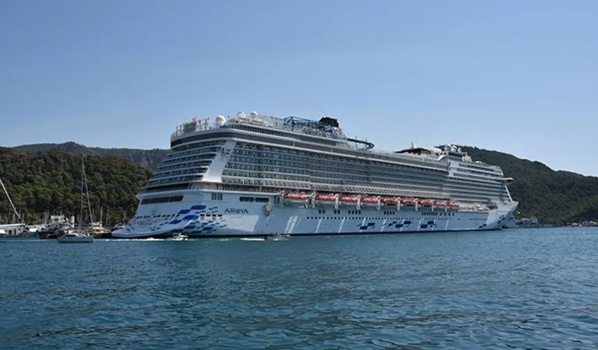 Aroya 2 bin 684 yolcusu ile Marmaris’e demir attı!